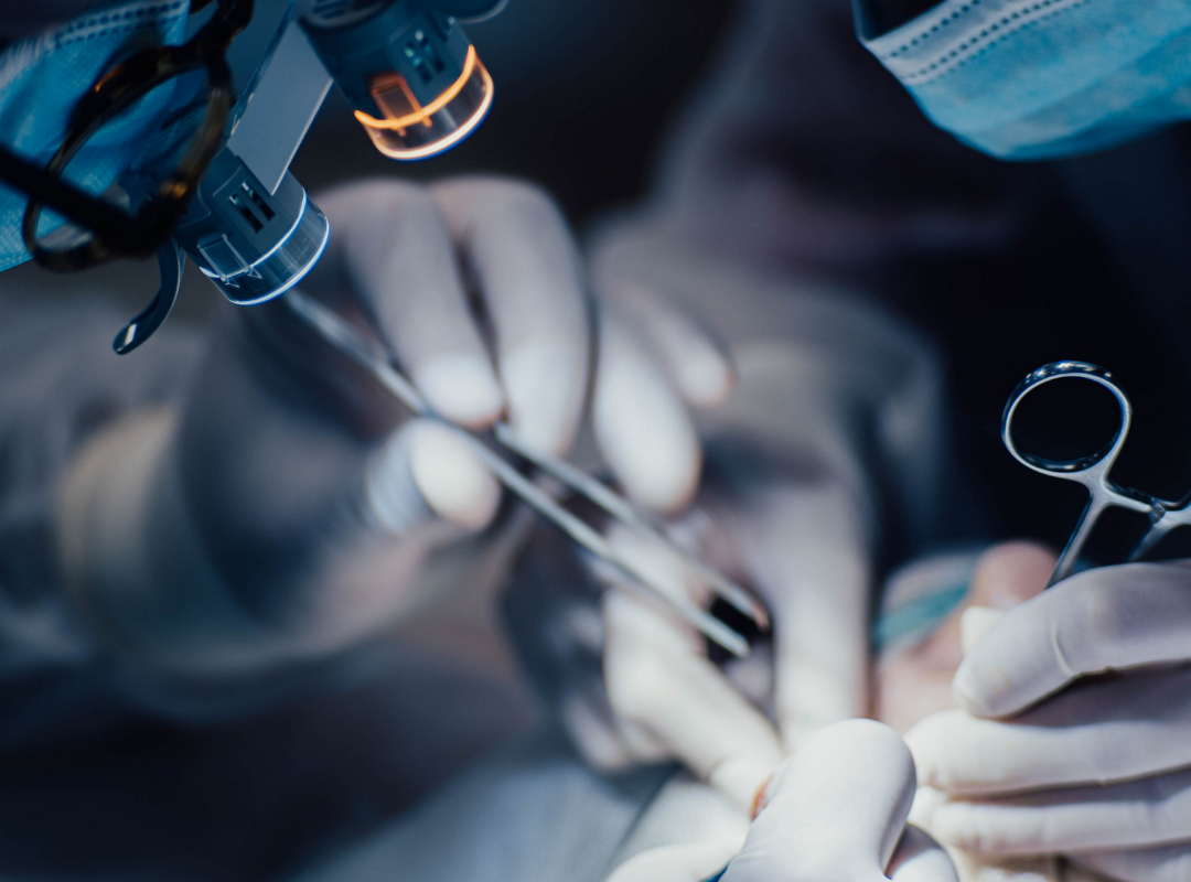 Neurochirurgia di nuova generazione: come robotica e intelligenza artificiale stanno cambiando la sala operatoria